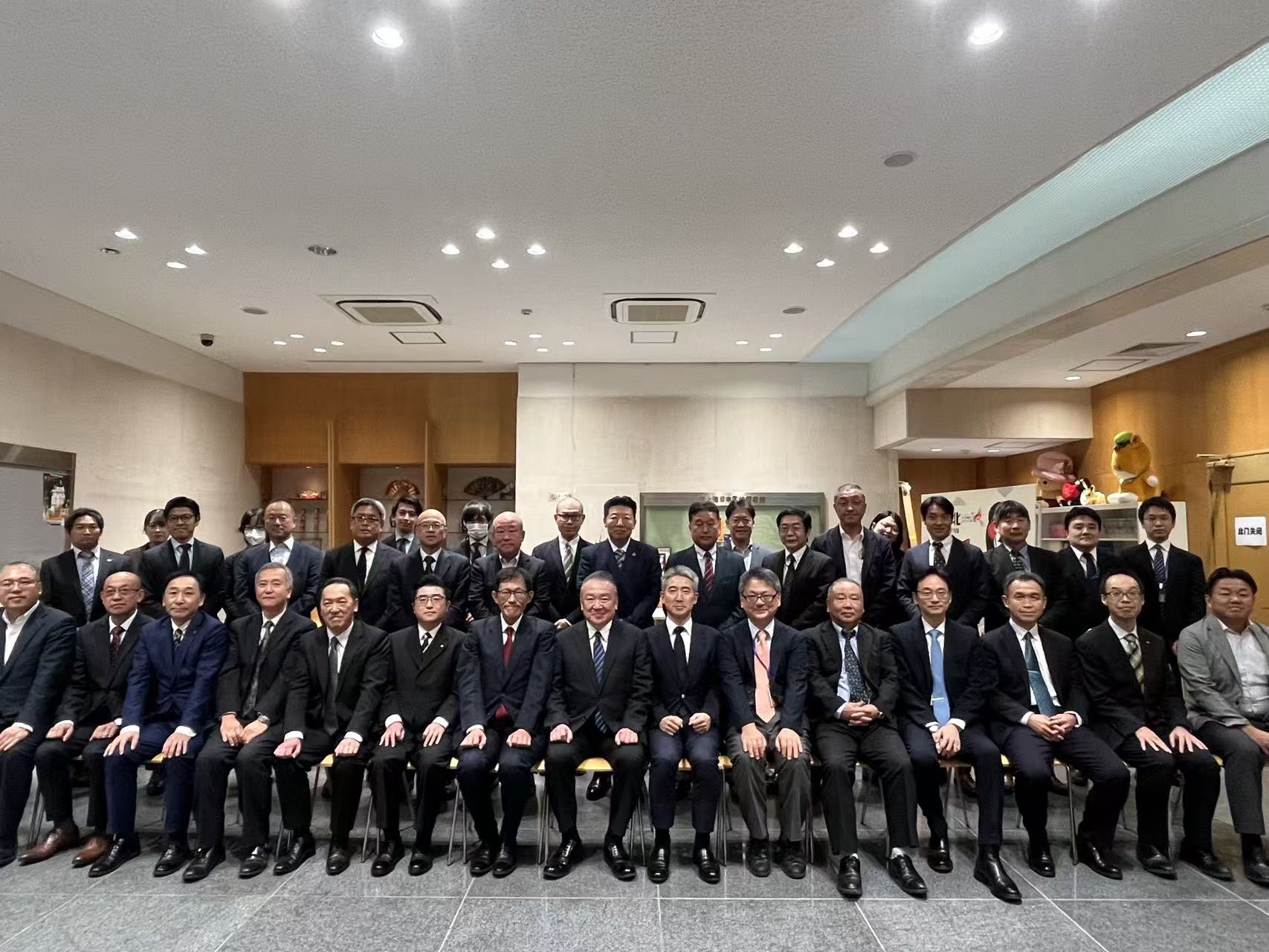 1764556656292749.jpg 2.jpg